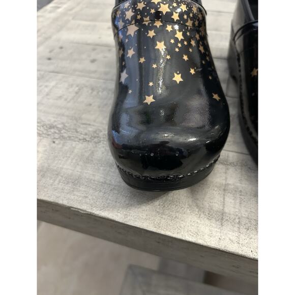 Dansko Clogs 40 Falling Gold Stars Black/ Gold Stars - Great Condition - Picture 8 of 10